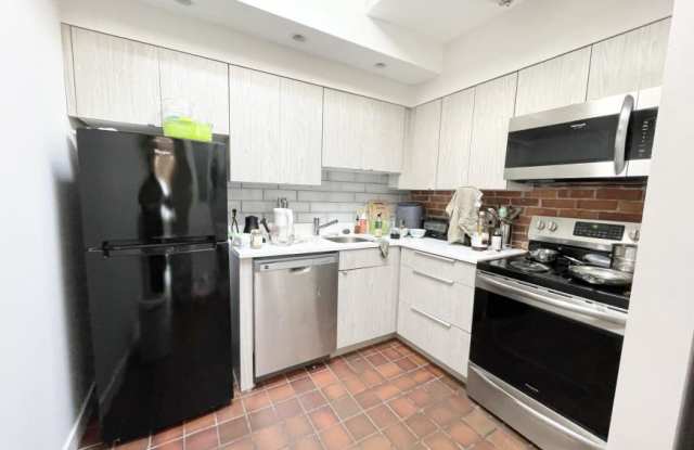 Photo of 71 Gainsborough St.