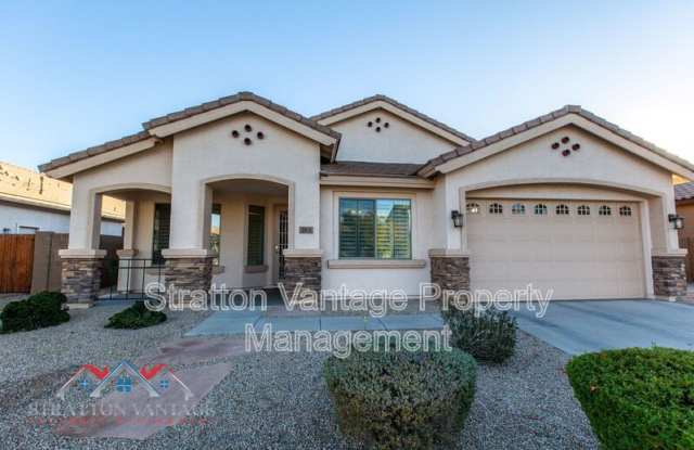 2813 E Cobalt St