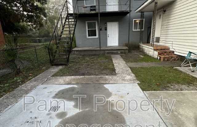 631 1/2 W 35th