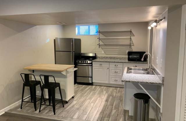 Bright Basement Studio Apartment in Louisville Home