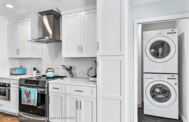 1813 Bradley Terrace