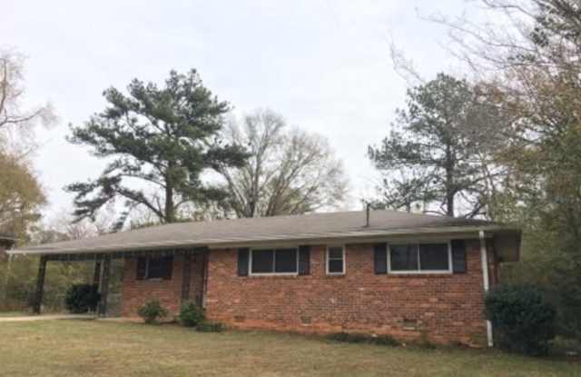 Photo of Charming 3-Bedroom Home in Decatur – Minutes from I-285!