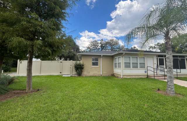 Photo of 2/1 duplex - Great Location near downtown