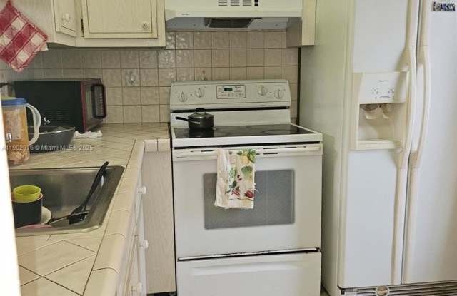 5121 W Oakland Park Blvd