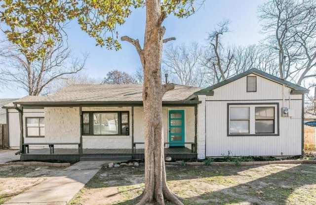 405 S Brazos Street - 405 South Brazos Street, Weatherford, TX 76086