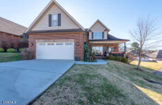 City of Maryville 37801 - 3 bedroom, 2.5 bath condo with a bonus room - Contact Karen Robertson (865) 454-7626 - 312 Royal Oaks Drive, Maryville, TN 37801