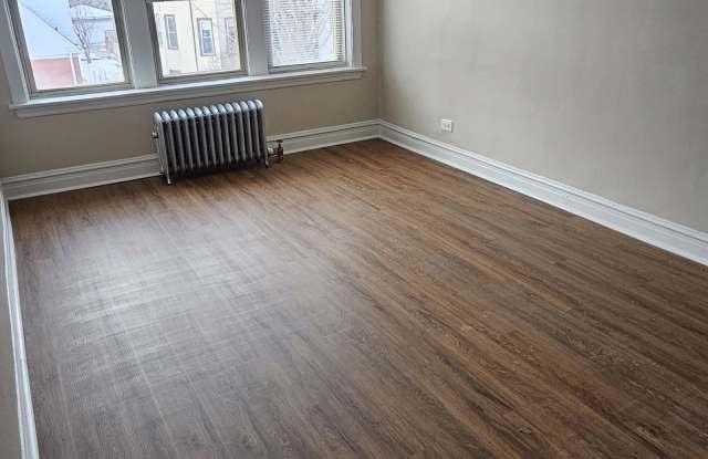 4103 North Kenmore Avenue