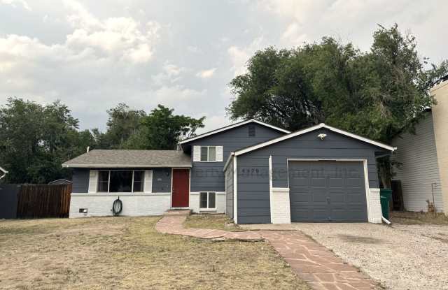 Charming 4 Bedroom Tri-level House in Southeast Colorado Springs