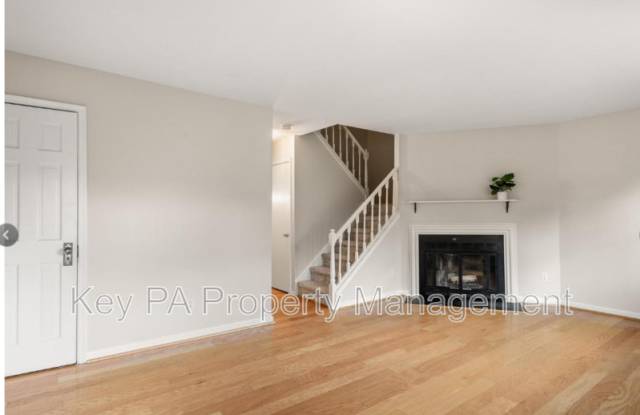 517 South Coventry Lane