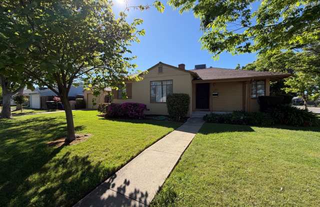 Charming Vintage Gem: Cozy 3-Bedroom Retreat with Timeless Style in Sacramento
