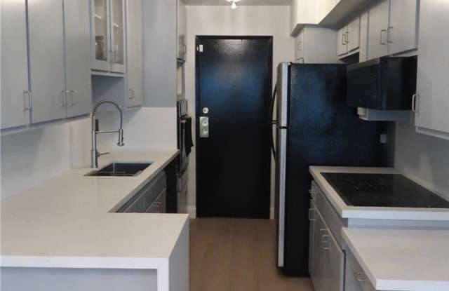 Photo of 1121 N Olive Drive