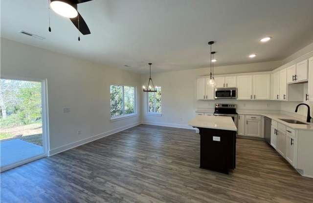 Single Family Home in Seneca!