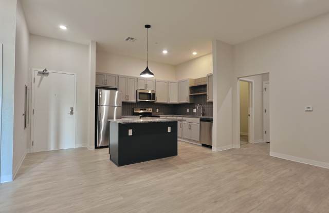 727 Poyntz Avenue, Apartment 205