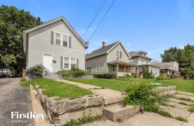 671 South Lake Street