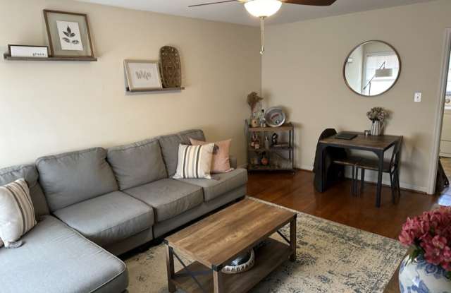 467 Hampton Court - 467