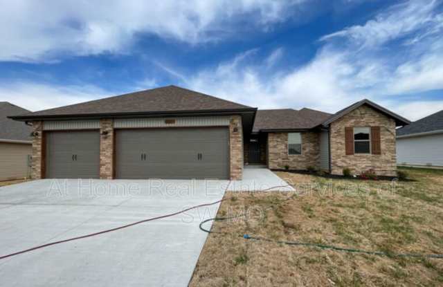 341 Forest Hollow