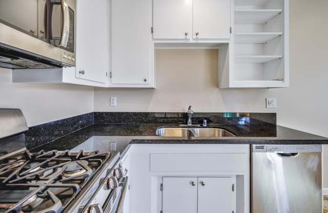 590 N Los Robles Avenue