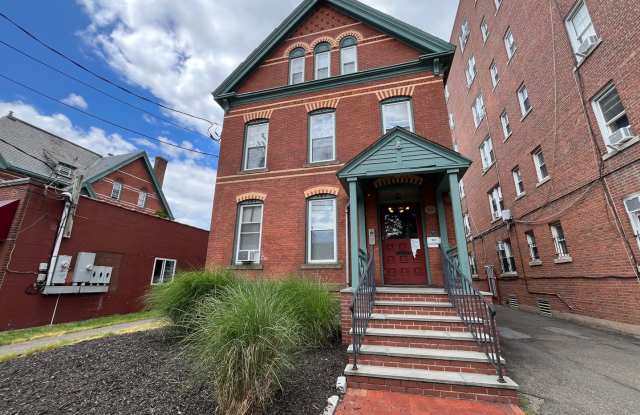 98 Howe St