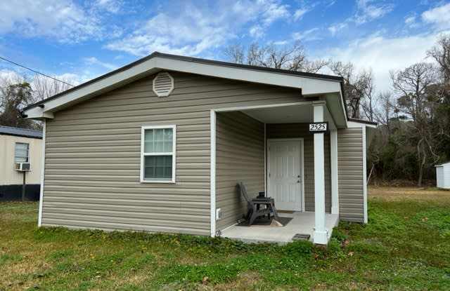 2525 Mayberry Loop Road - 2525 Mayberry Loop Road, Carteret County, NC 28557