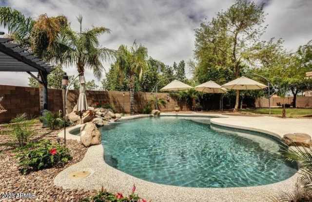 2720 S LOS ALTOS Place