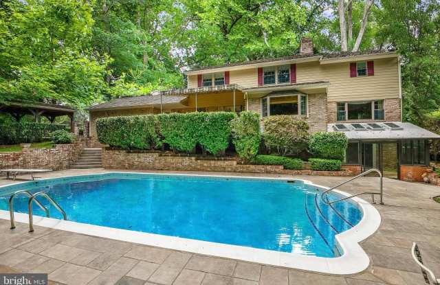 929 WOBURN Court