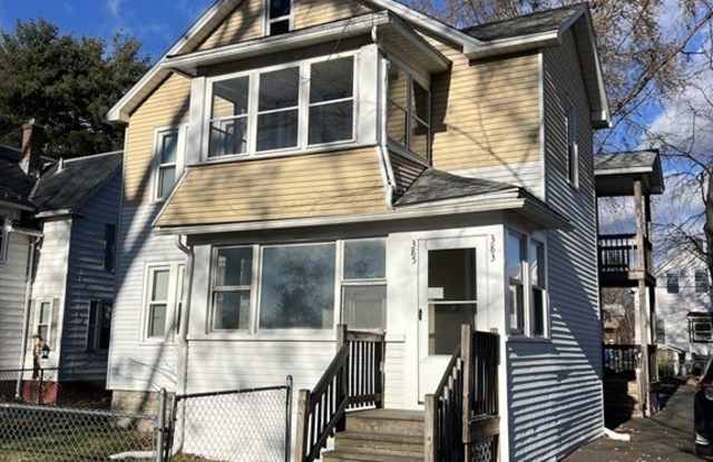 Photo of 383 Newbury Street unit: 2Nd