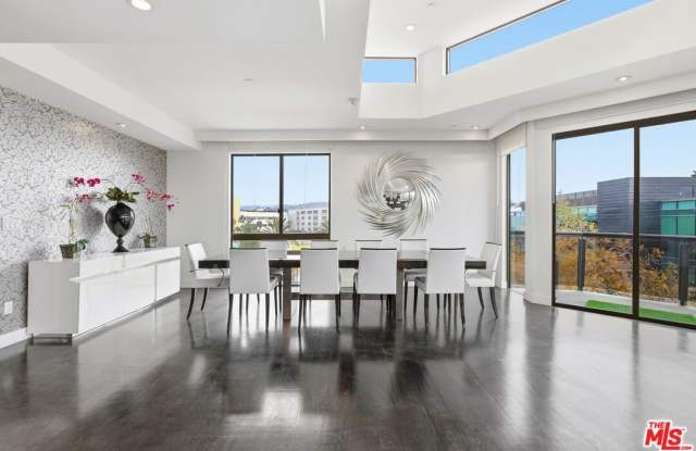 121 S Canon Dr unit: Ph 401