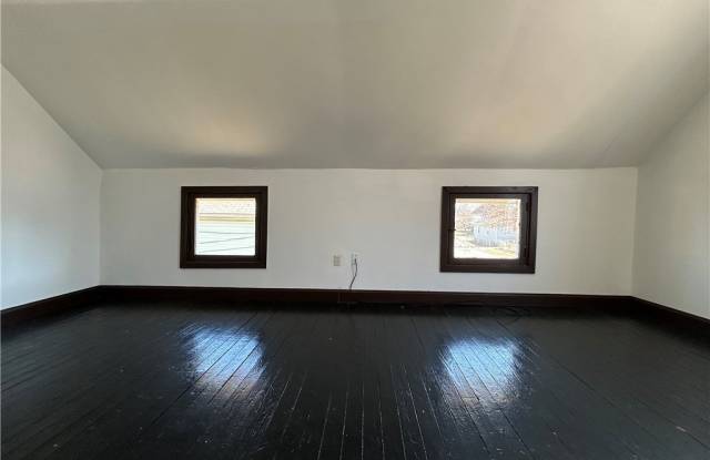 5910 Pilsen Avenue unit: Up