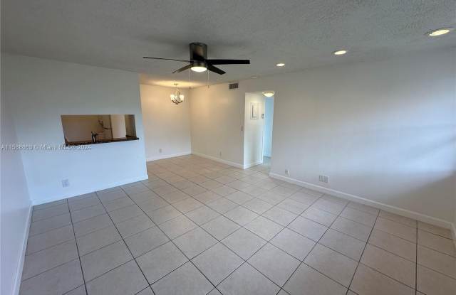 1045 Twin Lakes Dr
