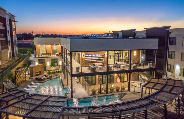 The Grand at Hill Street