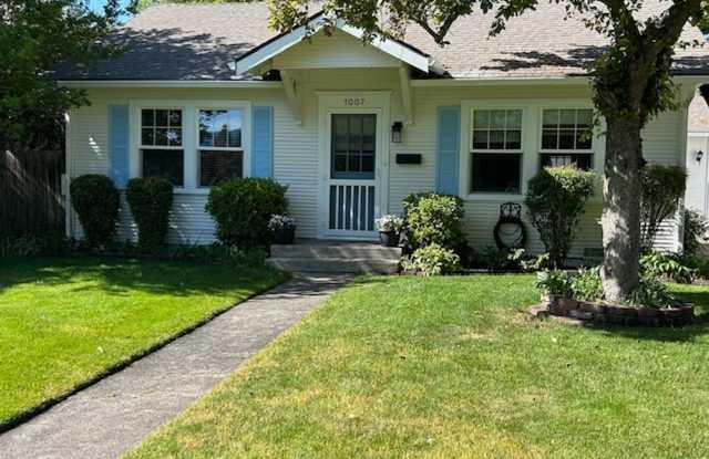 Photo of Charming 2 bedroom, 1 bathroom, single story cottage w/oversized garage