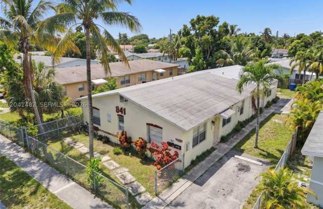 841 SW 7th St