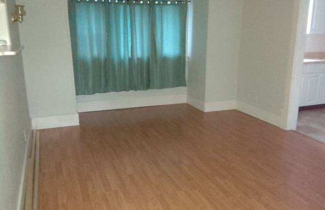 Photo of 1308 E Queen Ave