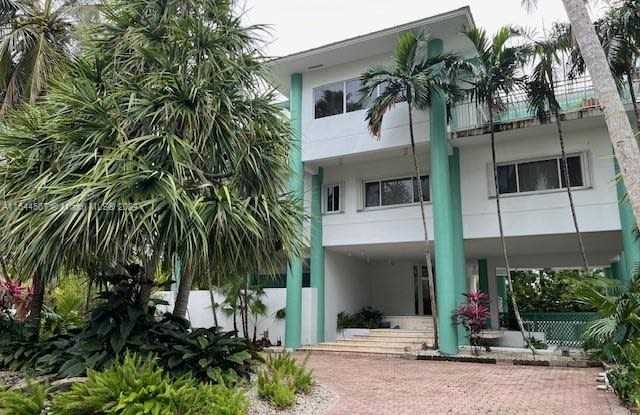251 Harbor Dr
