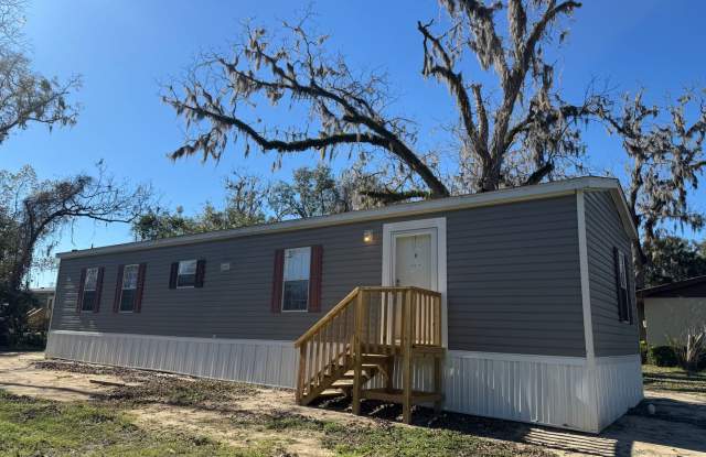 Remodeled 2 Bedroom, 2 Bathroom home in live Oak