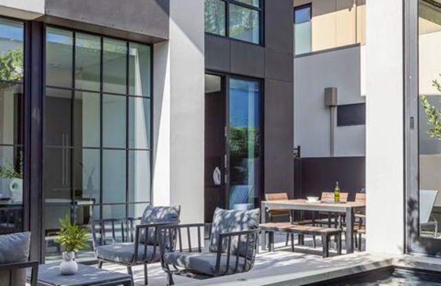 Photo of 8890 Rosewood Avenue