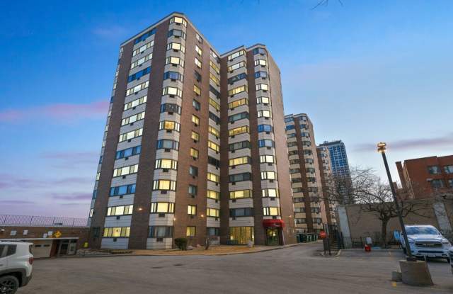 Spacious Studio with Parking Included On Lake Michigan
