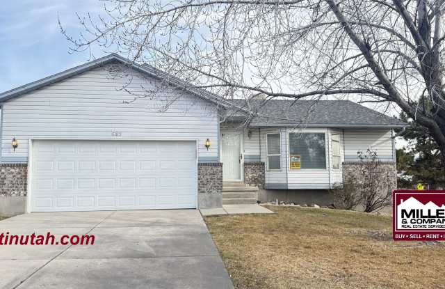 Updated Rambler with Vaulted Ceilings For Rent!