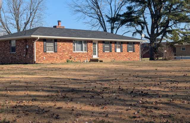 Available Now!!! Charming 3-Bedroom Brick Ranch Close to Nashville!