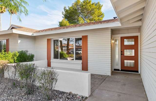 8719 E COLUMBUS Avenue