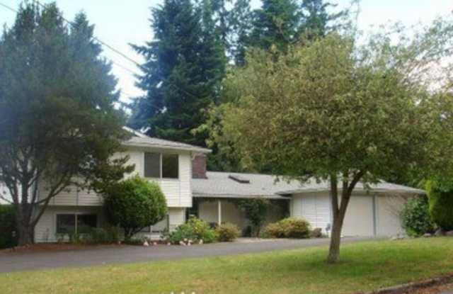 Spacious 4-Bed Tri-Level with 4-Car Garage — Walk to Elementary, Middle & High School