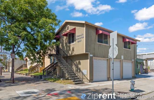 2929 Sacramento St, Berkeley, CA 94702