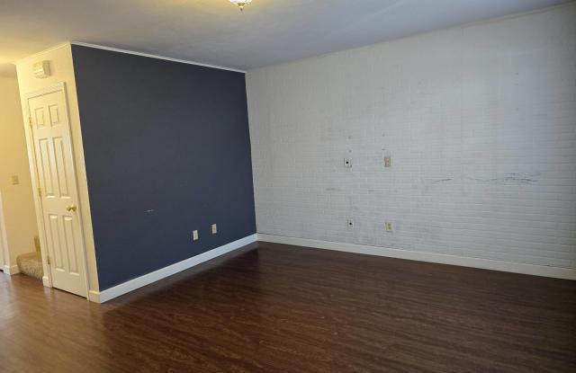 401 Country Villa Lane