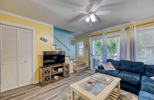 FULLY FURNISHED OFF-SEASON RENTAL - AVAILABLE MID-JANUARY THROUGH APRIL 1ST