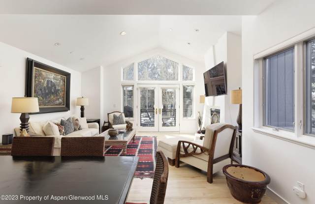 926 E Durant Avenue unit: 3