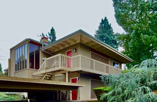 2914 Northwest Ashwood Drive