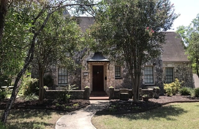 2226 W Gramercy Pl - 2226 West Gramercy Place, San Antonio, TX 78201