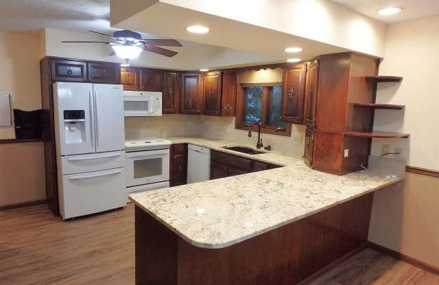 Photo of Lovely 3BR, 2BTH main floor everything located in desirable Briarwood!