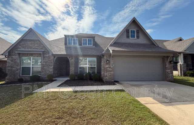 2611 W Baton Rouge Pl