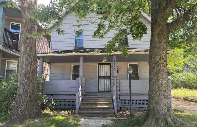 Charming 3-Bedroom Property in Prime Location